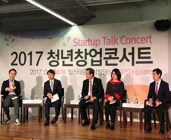 유승운 케이큐브 벤처스 대표가 4차산업혁명 기술에 대해 발언을 하고 있다.