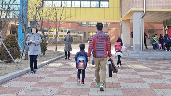 아이들의 등하교길 안전이 학부모들에게 언제나 걱정이다