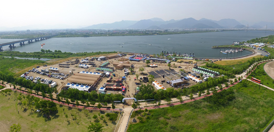 낙동강 하류에 위치한 구포는 양산과 동래, 김해에 이르는 교통의 중심지 역할을 한 구포의 역사문화를 즐길 수 있는 ‘보부상과 함께’ 감동진 역사길 따라 걷기 프로그램이 마련된다. (사진 = 부산 북구) 