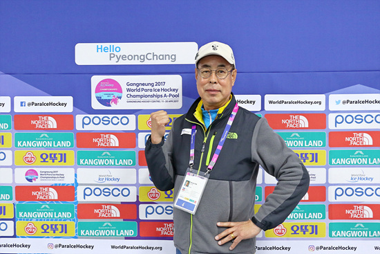 2018동계패럴림픽 테스트이벤트 자원봉사에 참여 마지막날 미디어센터 자원봉사자들 모두 각자 인증샷을 남겼다.