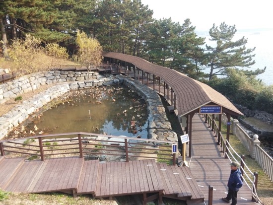 지붕형 회랑.