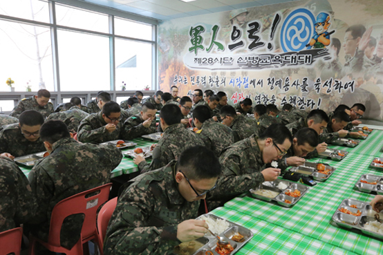 방위사업청은 군 급식 안전관리강화법 제정 추진 등  장병 급식의 안전성 확보를 위해 박차를 가한다.