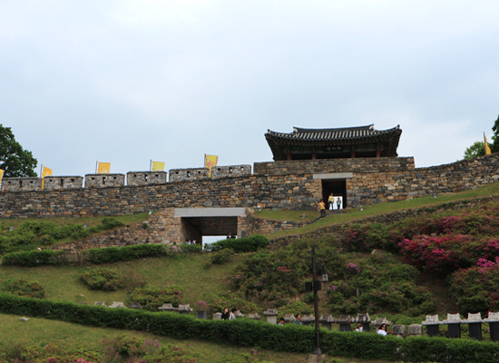 지난 2015년 유네스코 세계문화유산에 백제역사유적지구가 등재되며 공주에 국내외 많은 관광객들의 발걸음이 이어지고 있다.