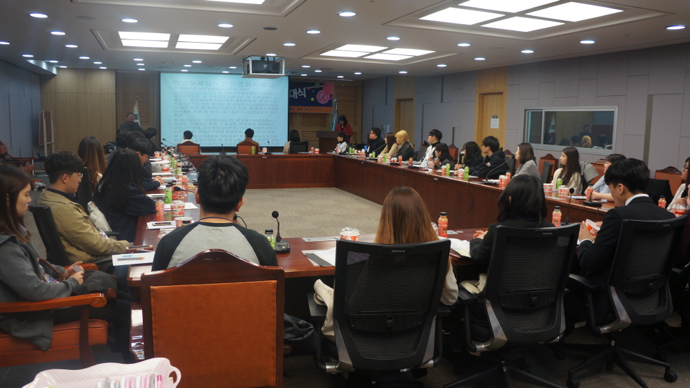 청년정책을 꼼꼼히 검토하고, 토크버스킹을 통해 목소리를 낸 청년들