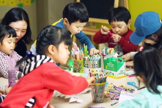 에이드런의 교육봉사.(출처=에이드런)