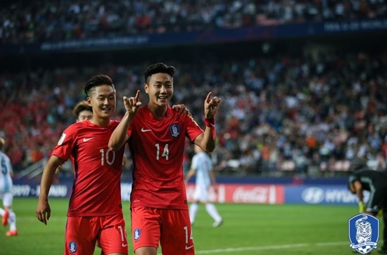 U-20 월드컵은 세계 축구 스타의 등용문이다. 이번 대회에서 우리나라는 16강에서 좌절했지만 이승우, 백승호 선수는 두 골을 넣으며, 세계의 이목을 집중시켰다.(사진=대한축구협회)