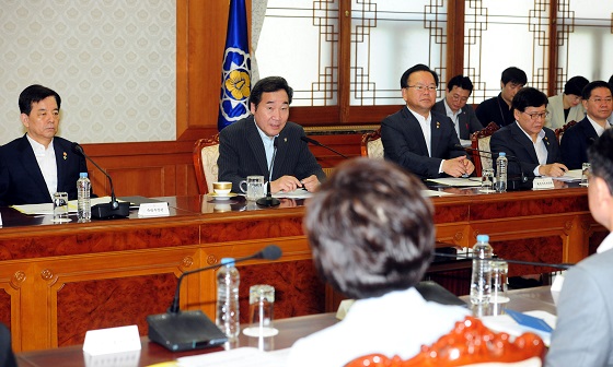 이낙연 국무총리가 22일 오전 서울 세종로 정부서울청사에서 열린 국정현안점검 조정회의를 주재하며 발언하고 있다.(사진=저작권자(c) 연합뉴스, 무단 전재-재배포 금지)