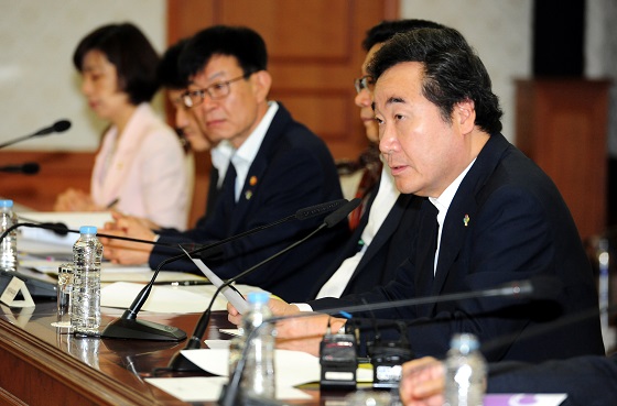 이낙연 국무총리가 29일 서울 세종로 정부서울청사에서 국정현안점검조정회의를 주재하며 발언하고 있다.