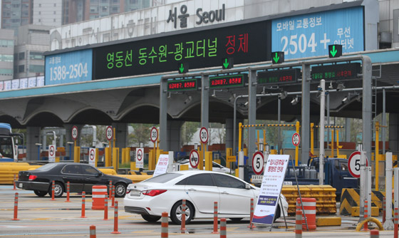 경기 성남 궁내동 경부고속도로 서울톨게이트.<저작권자(c) 연합뉴스, 무단 전재-재배포 금지>