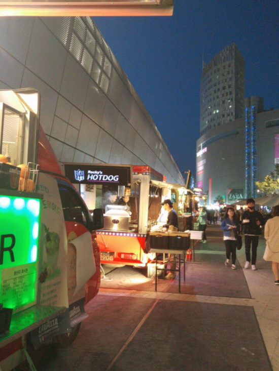 각기 다른 개성을 가진 푸드트럭들.