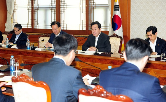  이낙연 국무총리가 27일 서울 세종로 정부서울청사에서 열린 국정현안점검조정회의에서 발언하고 있다.
