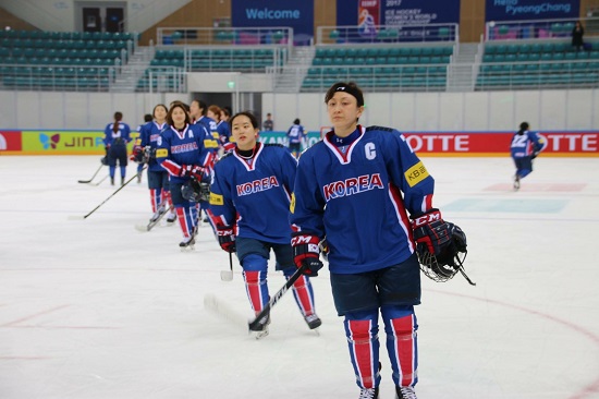 여자아이스하키 국가대표팀은 평창올림픽에서 스웨덴(5위), 스위스(6위), 일본(7위)와 같은 조이다.