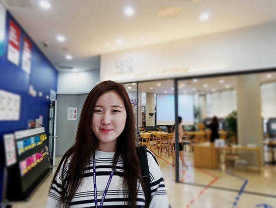 행사를 담당한 관계자는 연령이 지나도 꼭 맞기를 부탁했다.