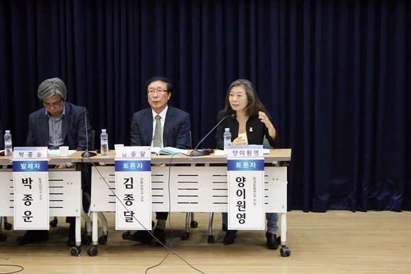 한국의 탈핵운동과 현재의 상황에 대해 발언한 환경운동연합 양이원영 처장