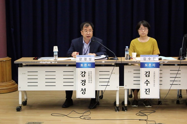 정부의 탈원전 정책방향에 대해 설명한 산업통상자원부 강경성 원전산업정책관
