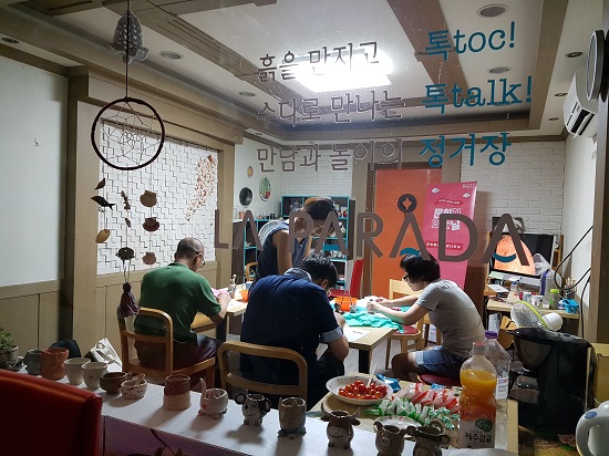 어둠이 짙어 질수록 문화소셜다이닝은 밝아집니다.