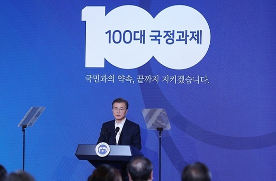 대국민 보고대회를 하고 있는 문재인 대통령(사진=청와대)