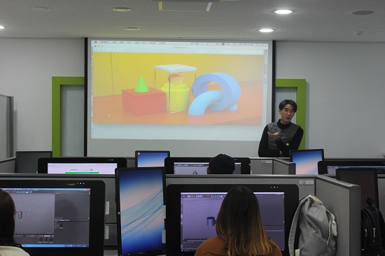 경북콘텐츠코리아랩에서 열리고 있는 3D 프로그램 강좌.