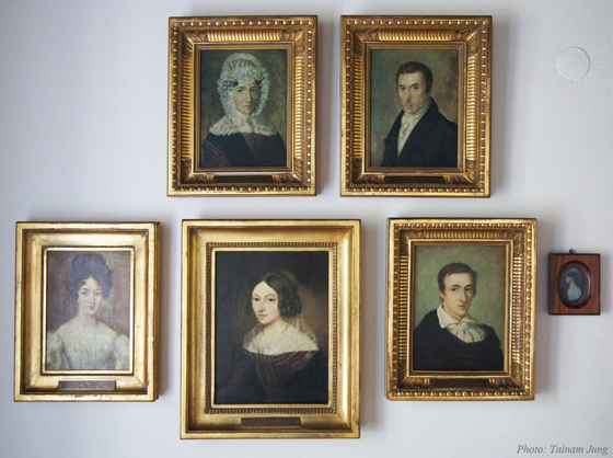 쇼팽과 그의 부모와 누이들 초상화. 그의 아버지 니콜라 쇼팽은 프랑스의 로렌지방 사람이었다.