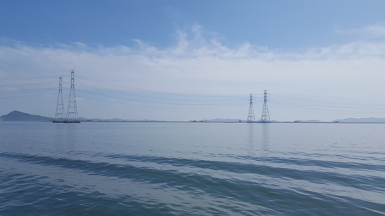 시궁창 냄새나는 죽은 호수가 세계적인 조력발전소로 변신