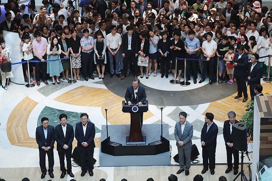 문재인 대통령은 지난 9일 서울성모병원에서 