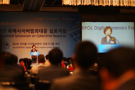 축사하는 진선미 국회의원.