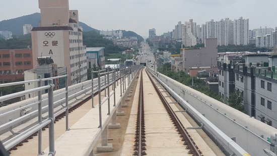 아시아드경기장역-검바위역 사이의 모습.