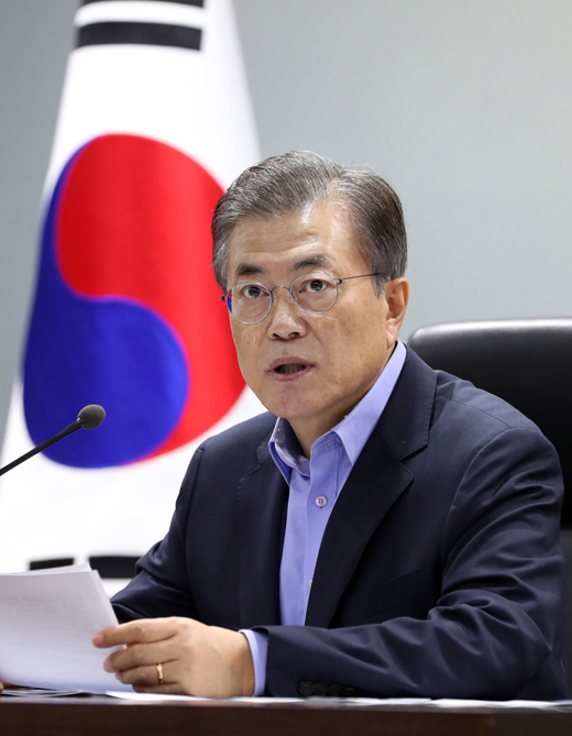 문재인 대통령이 3일 오후 청와대에서 국가안전보장회의(NSC) 전체회의를 긴급 소집해 북한 6차 핵실험 관련, 향후 대응 방안을 논의하고 있다. (사진=청와대)