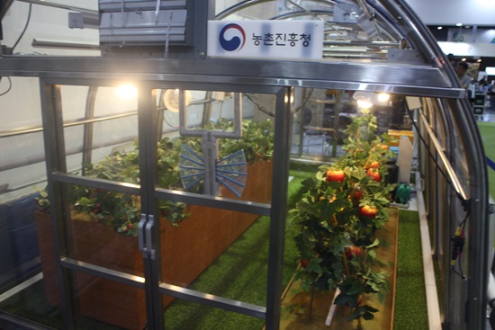 6차 산업혁명의 대표적인 신기술, 스마트팜.