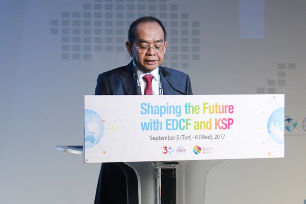 인도네시아 현지기업의 EDCF 프로젝트 성과 및 향후 기대점을 발제한 Bintang Perbowo 위자야 까리안 사장