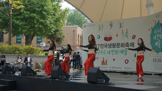 개막식 축하공연에 나선 전북 밸리댄스 동호회