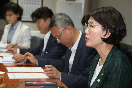 박춘란 교육부 차관이 14일 오전 정부서울청사에서 열린 사립유치원 휴업 관련 관계기관 대책회의에서 발언하고 있다. (사진=저작권자(c) 연합뉴스, 무단 전재-재배포 금지)