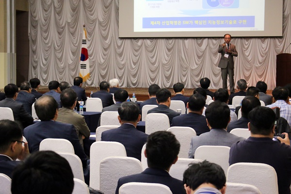 4차 산업혁명과 소프트웨어의 중요성을 강조한 김명준 소장