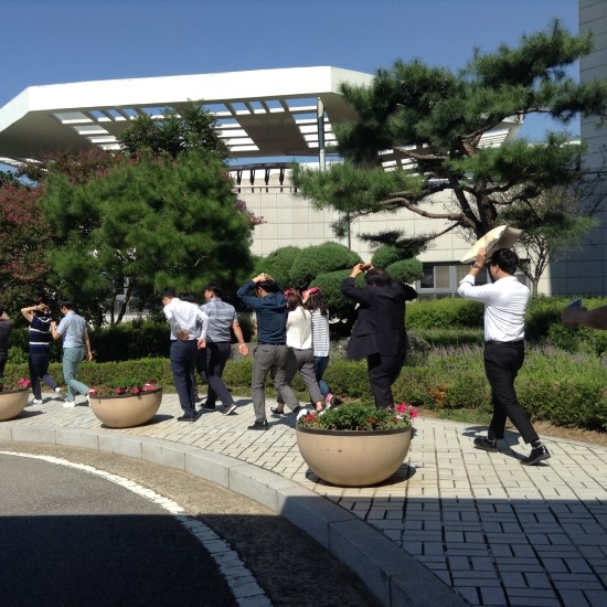 보령시청 지진대피훈련 장면.
