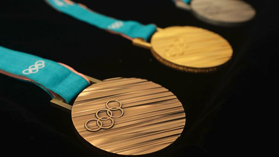 LAT의 평창 동계올림픽 메달 공개 기사 중 사진.