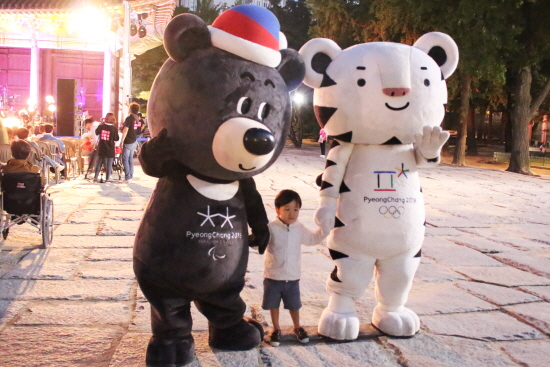 콘서트 장소에서는 평창동계올림픽 마스코트