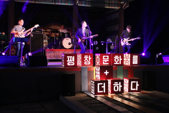 관객들과 호흡하며 열정적인 공연을 보여준