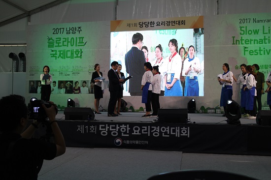 최우수상 수상  일품식 당당하게 건강 더하기팀이, 대기중인 디져트 약식동원팀이 