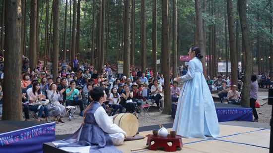 젊은 판소리 다섯바탕에 나선 소리꾼 신진원씨의 심청가