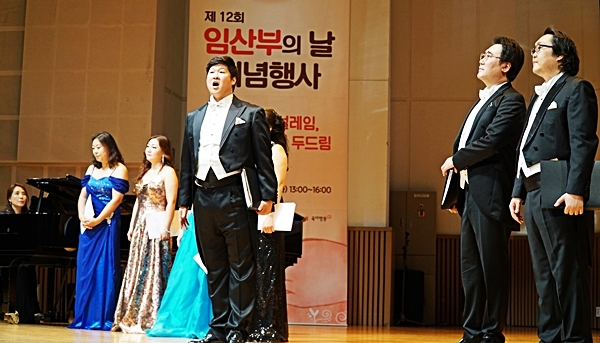 태교음악회 엠파티아보컬앙상블로 시작된 공연.