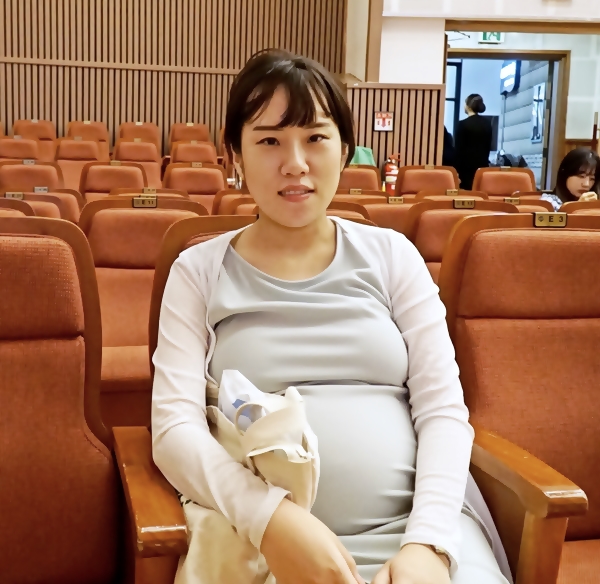 임신 10개월인 이희정 씨도 다가올 순산의 기쁨을 기대하고 있다