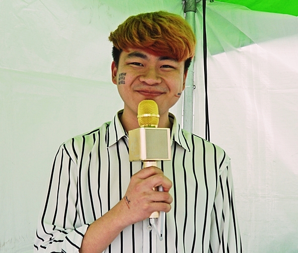 페이스페인팅으로 희망을 표현한 이호준 팀장.