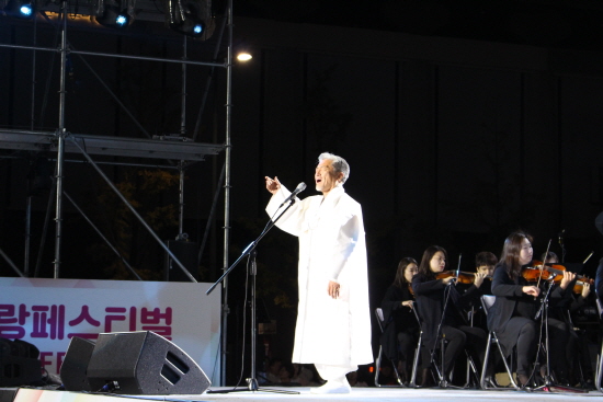 사람들의 기립박수를 받았던 장사익 선생.
