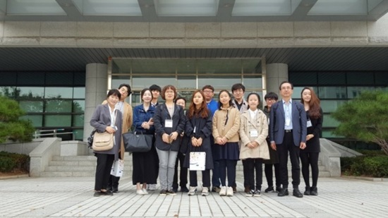 국가디지털포렌식센터 방문 후 기념사진을 촬영했다.