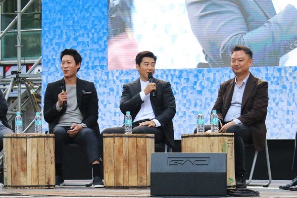 영화 <범죄도시>의 주연 배우 윤계상씨가 영화에 관한 에피소드를 소개하고 있다