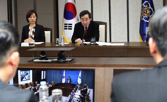 19일 오전 정부세종청사에서 열린 국정현안점검조정회의에서 이낙연 총리가 발언하고 있다.(사진=저작권자(c) 연합뉴스, 무단 전재-재배포 금지)