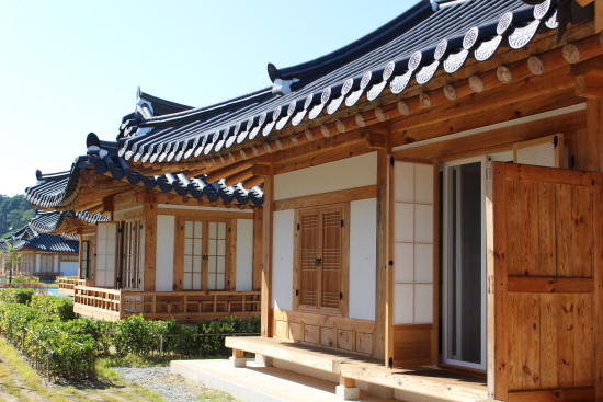 강릉 오죽헌 한옥마을 전경.