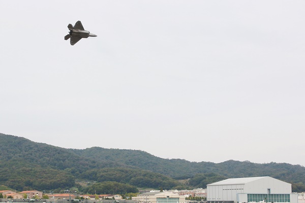 현존하는 최고의 전투기 F-22A 랩터의 시범비행