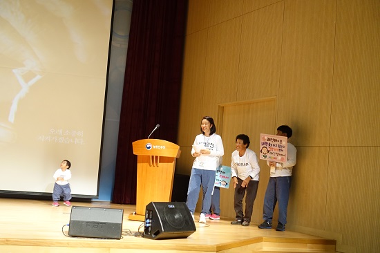 여수 송시마을 발표 모습.