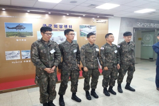 각자의 의무를 다하고 있는 우리의 전문의무병들!